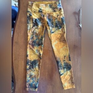 Calia Stylish Women's Gold and Black 7/8 leggings